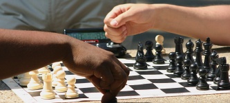 Jouer aux échecs apportent de grands bienfaits pour l'esprit des jeunes joueurs